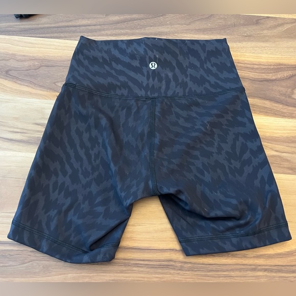 lululemon High-Rise Training Short 6" - Picture 2 of 4